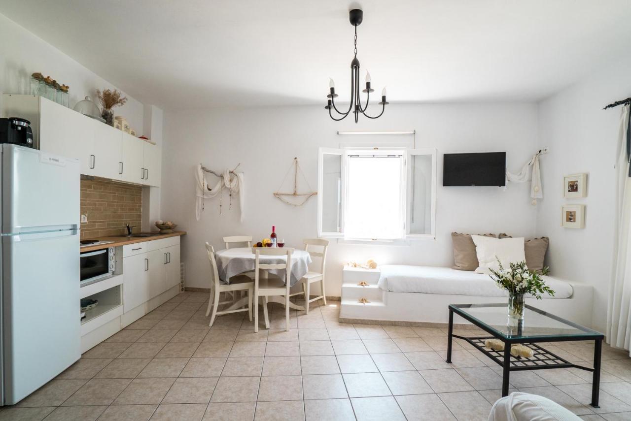 Plori Studios And Apartments Эгиалис Экстерьер фото